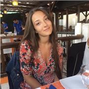 Je me dirige vers des études d’institutrice, je pourrais donc donner des cours particuliers qui correspondent aux besoins de l’enfant/adolescent